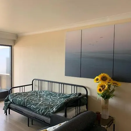 Stunning 1-bed In Beach-view