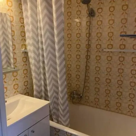 Stunning 1-bed In Beach-view Apartment