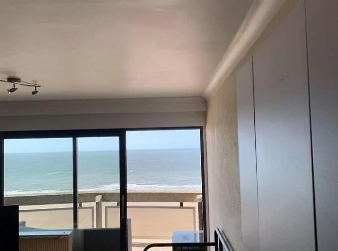 Stunning 1-bed In Beach-view