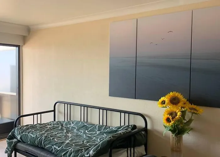 Stunning 1-bed In Beach-view