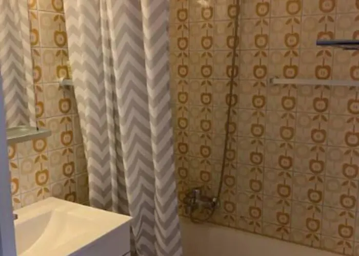 Stunning 1-bed In Beach-view